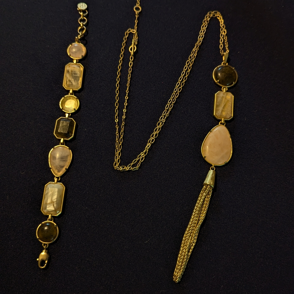 Elegant Gold and Cream Necklace Set